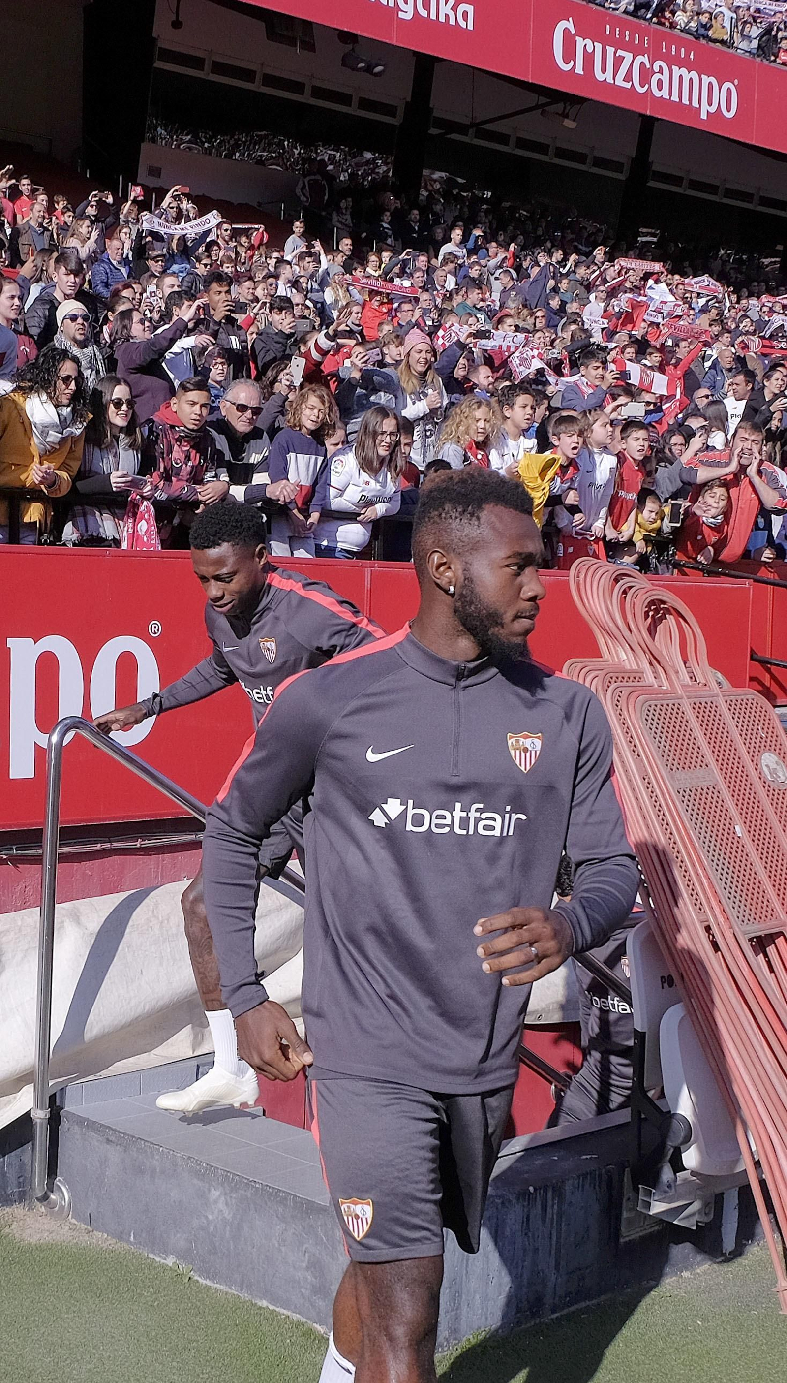 Multitudinario entrenamiento a puerta abierta del Sevilla en el Sánchez-Pizjuán