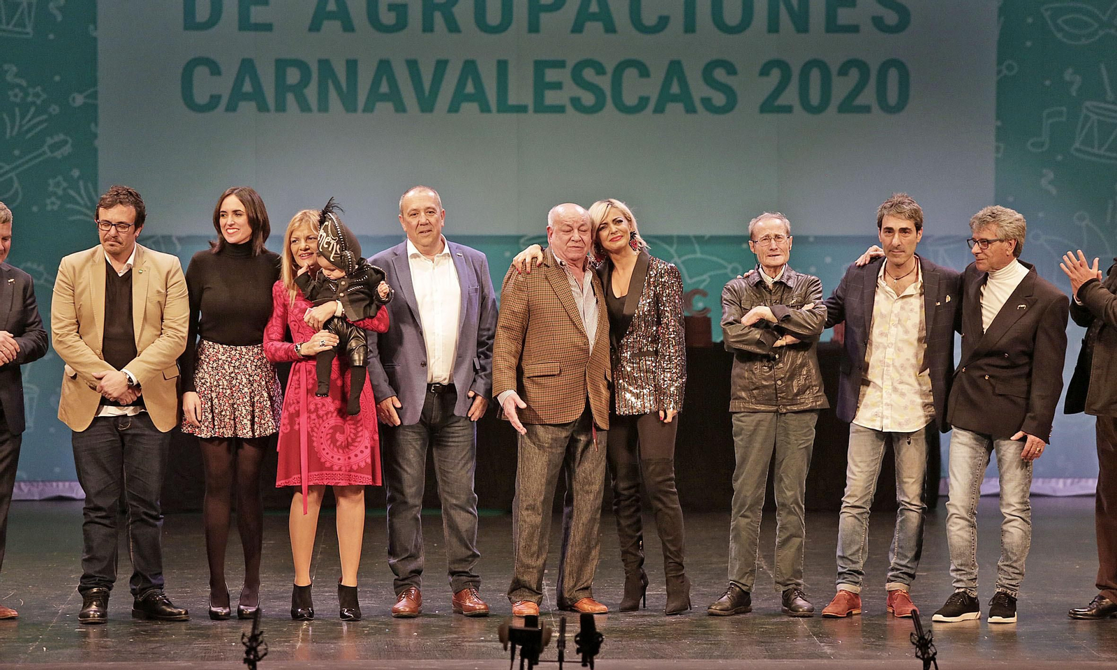 Imágenes de la entrega de los antifaces de oro en el Gran Teatro Falla