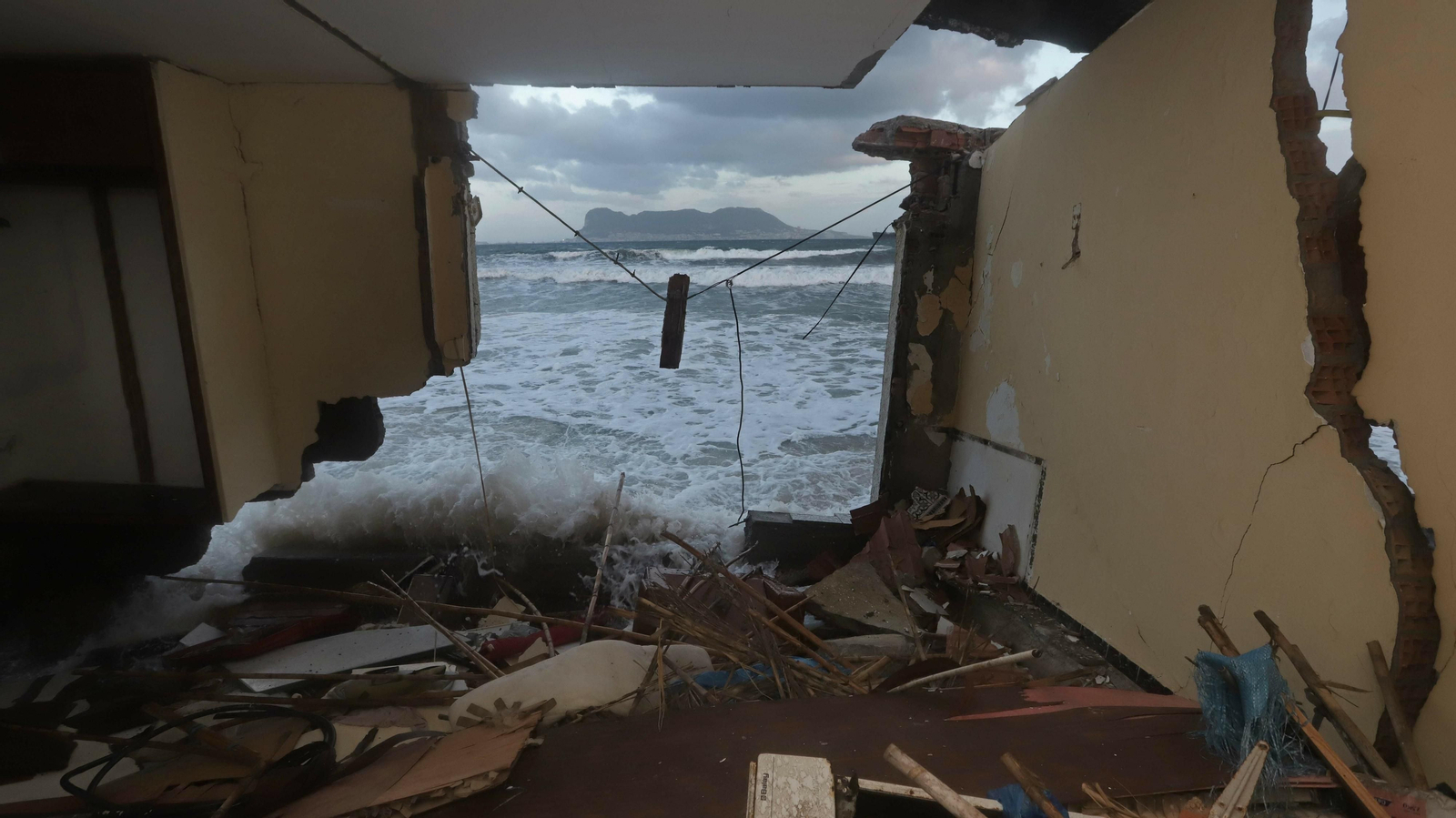 Temporal de levante en El Rinconcillo.