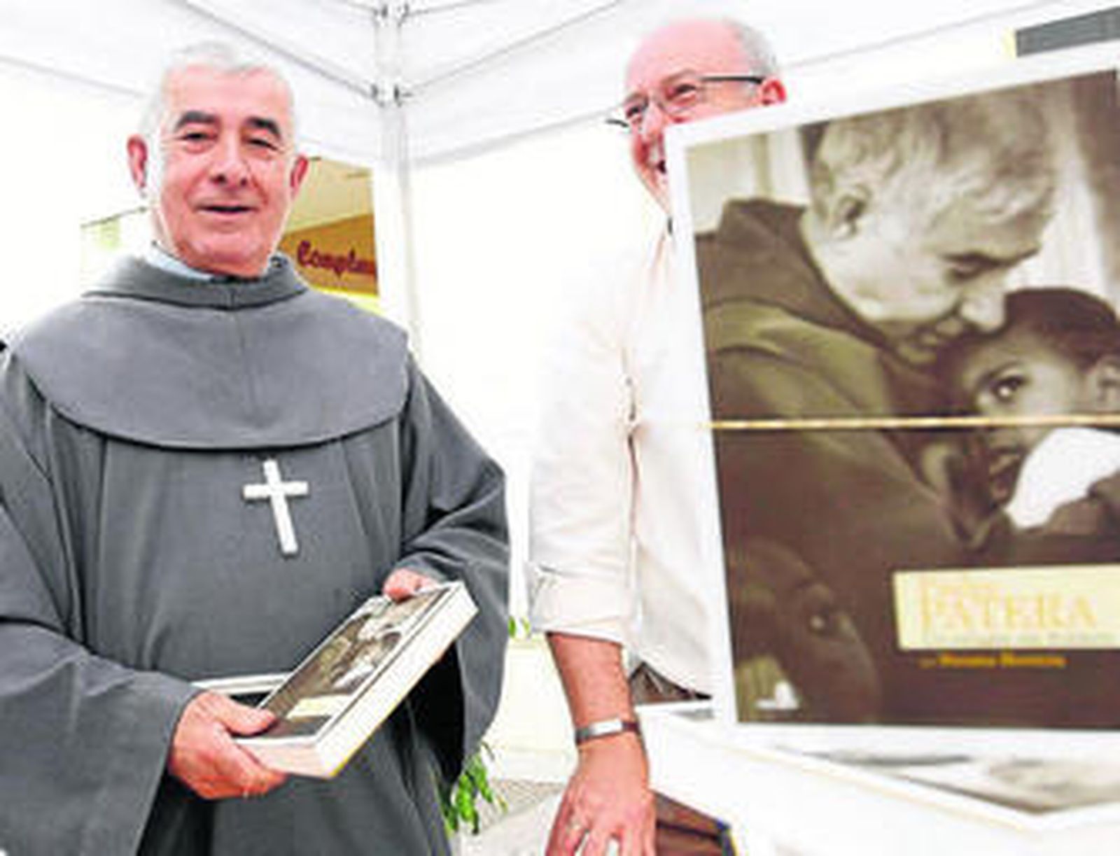 Isidoro Macías, ayer con la obra 'Padre Patera, un corazón sin fronteras'