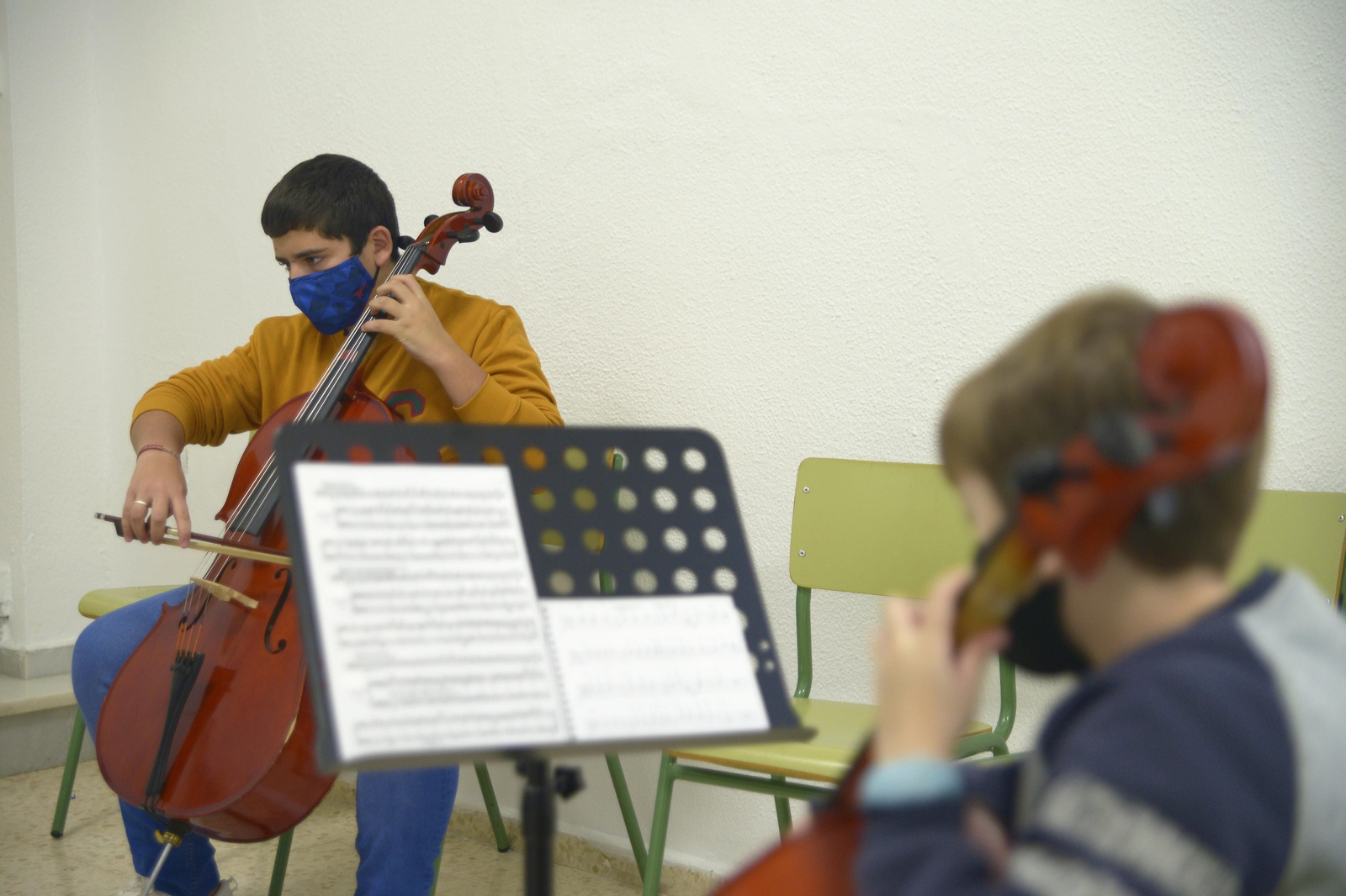 Fotos de la escuela de música de Barrio Vivo en la barriada de La Piñera