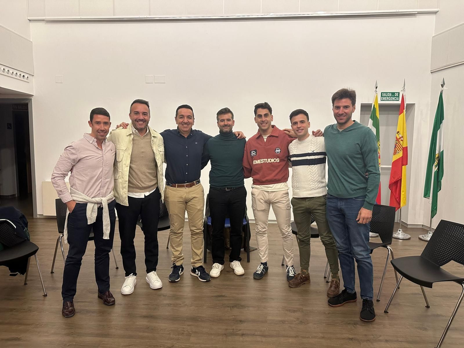 Javier Contreras, junto a los árbitros y exárbitros participantes en el acto.