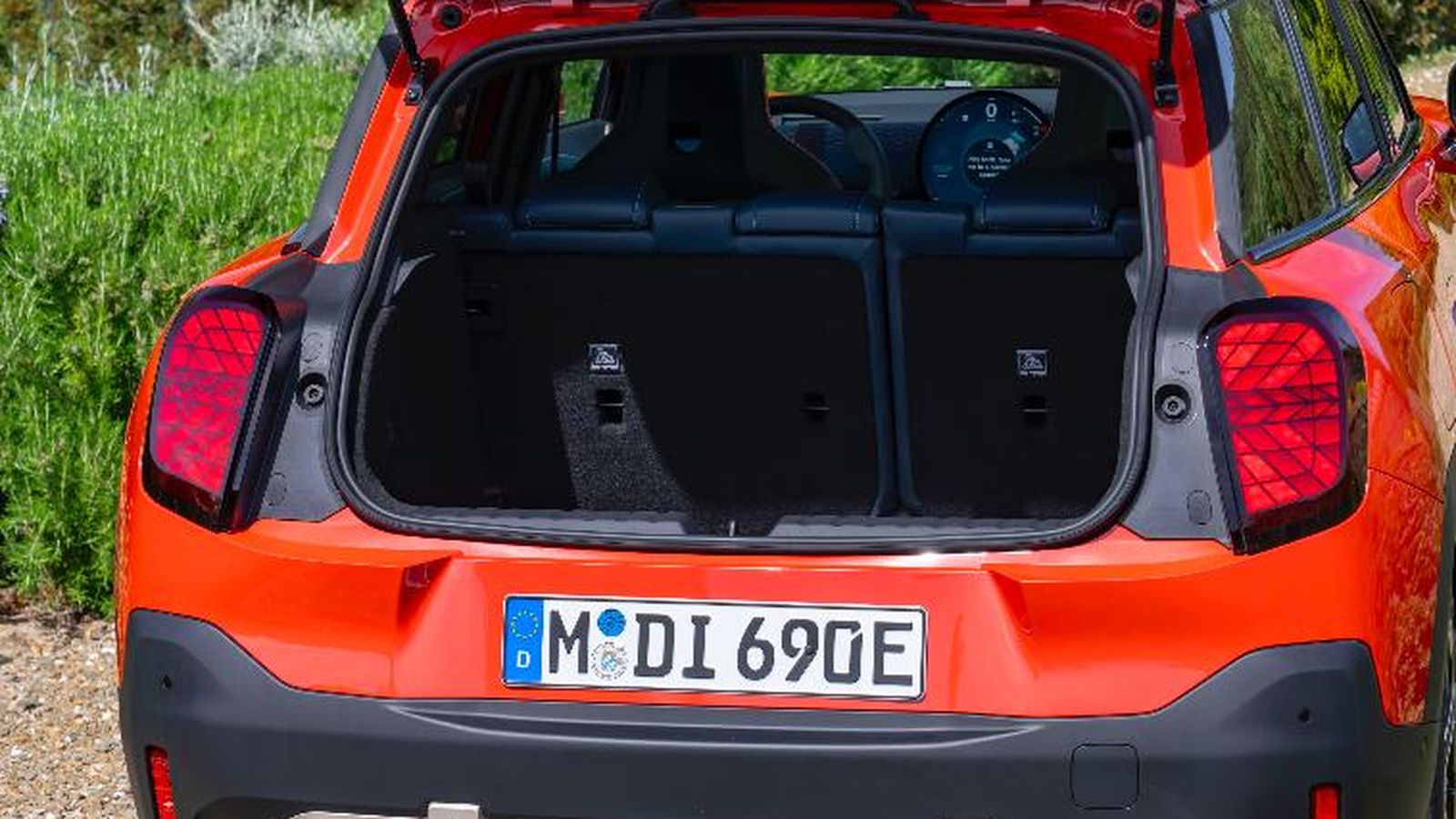 El maletero, que tiene una capacidad de 300 litros, está lejos de los más amplios de coches parecidos.