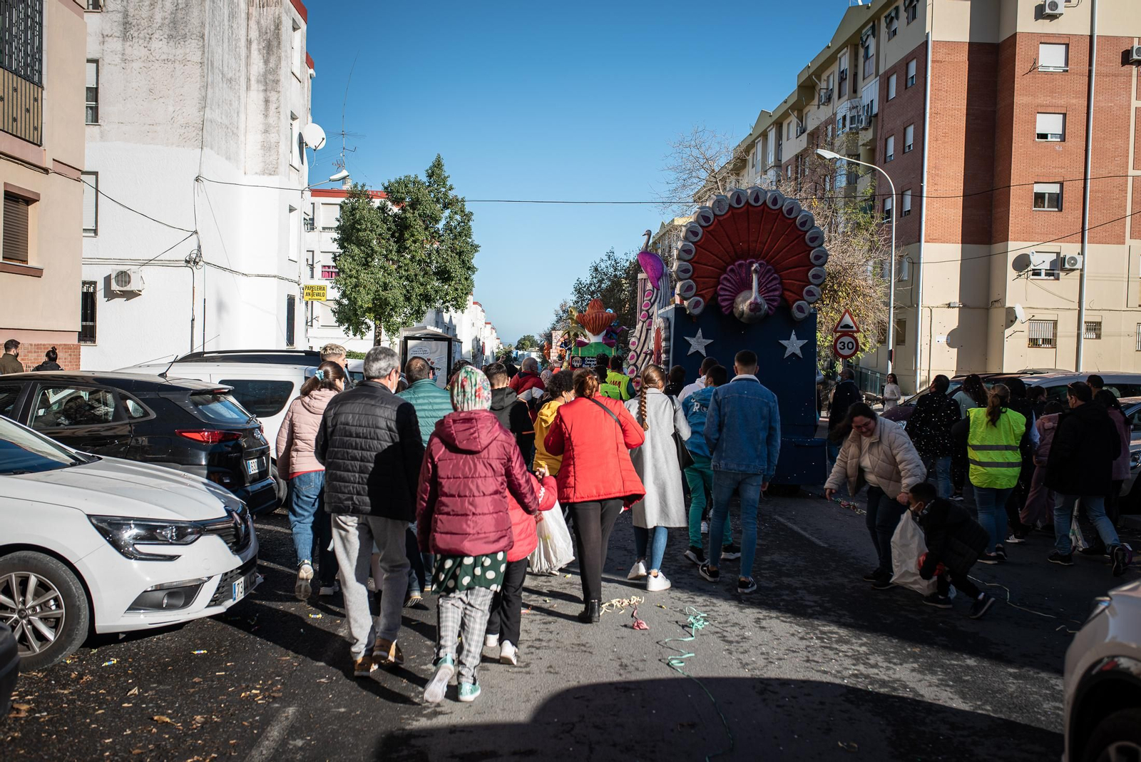 La visita de los Reyes Magos a los barrios de Huelva en imágenes