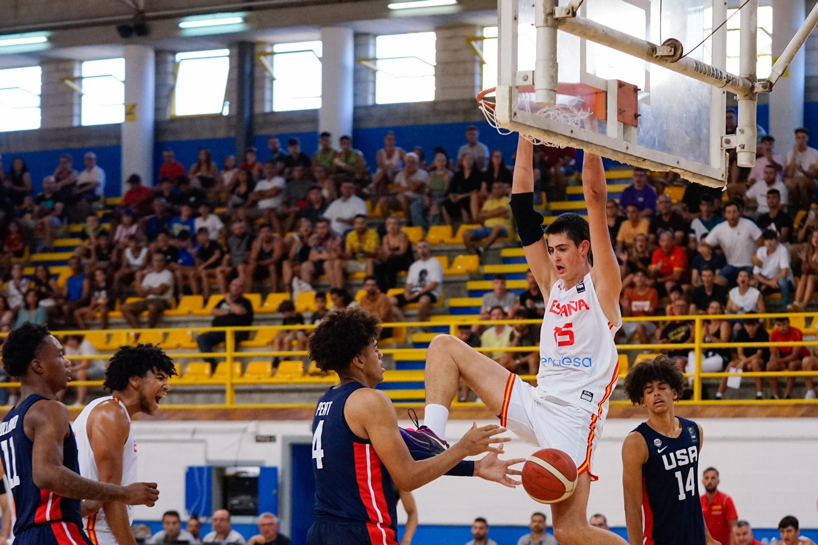 Aday Mara realiza en el España-Estados Unidos de Fuengirola en la preparación.