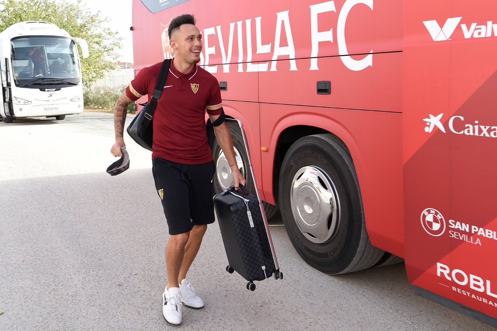 Lucas Ocampos, a su llegada a la concentración de Portugal.