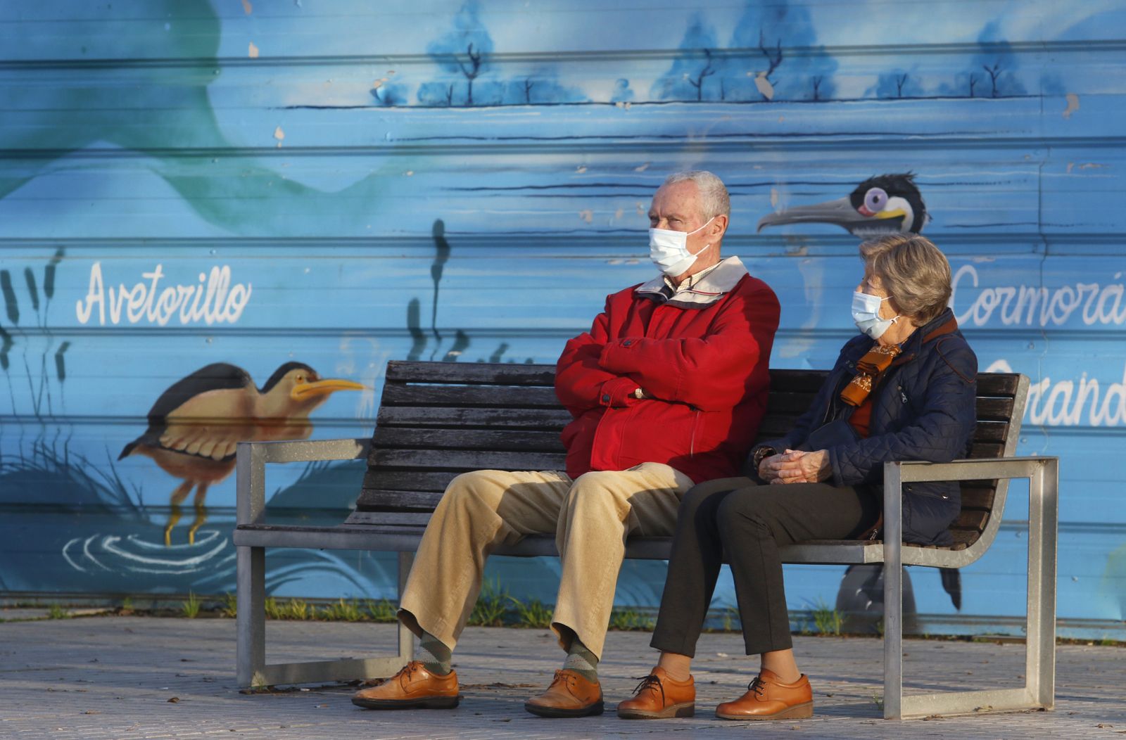 Dos personas en el entorno del Guadalquivir.