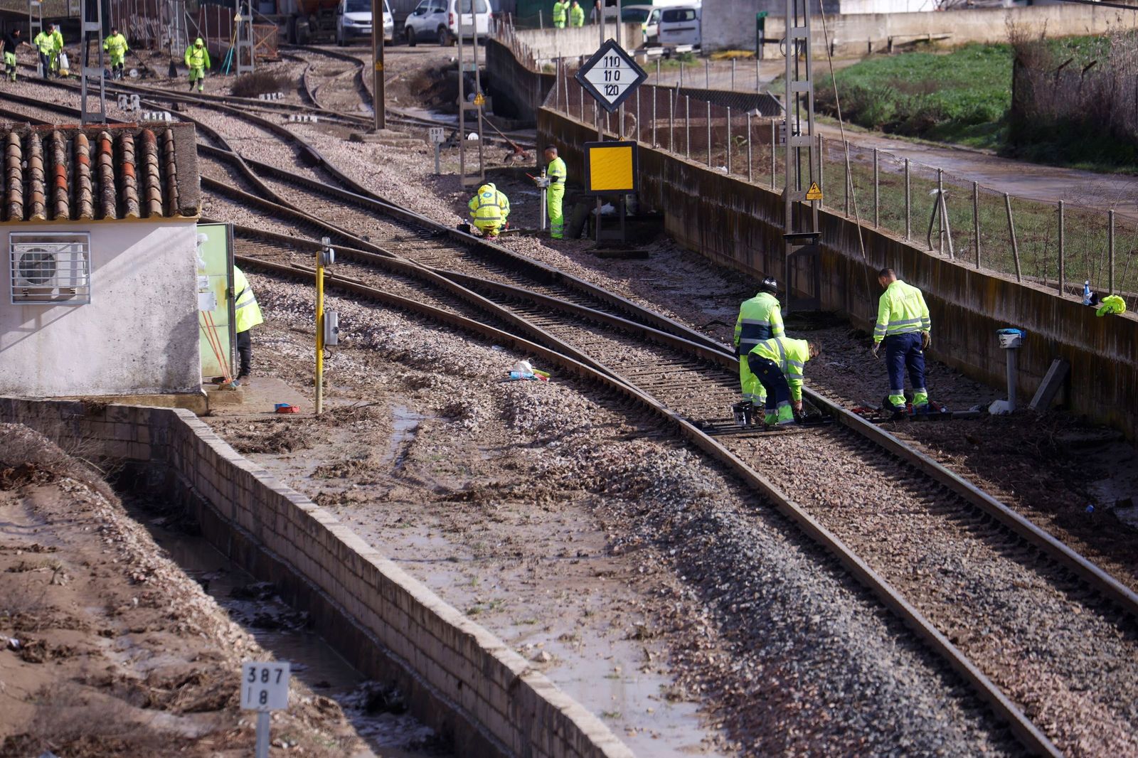 Caída de un muro de contención en Villa del Río