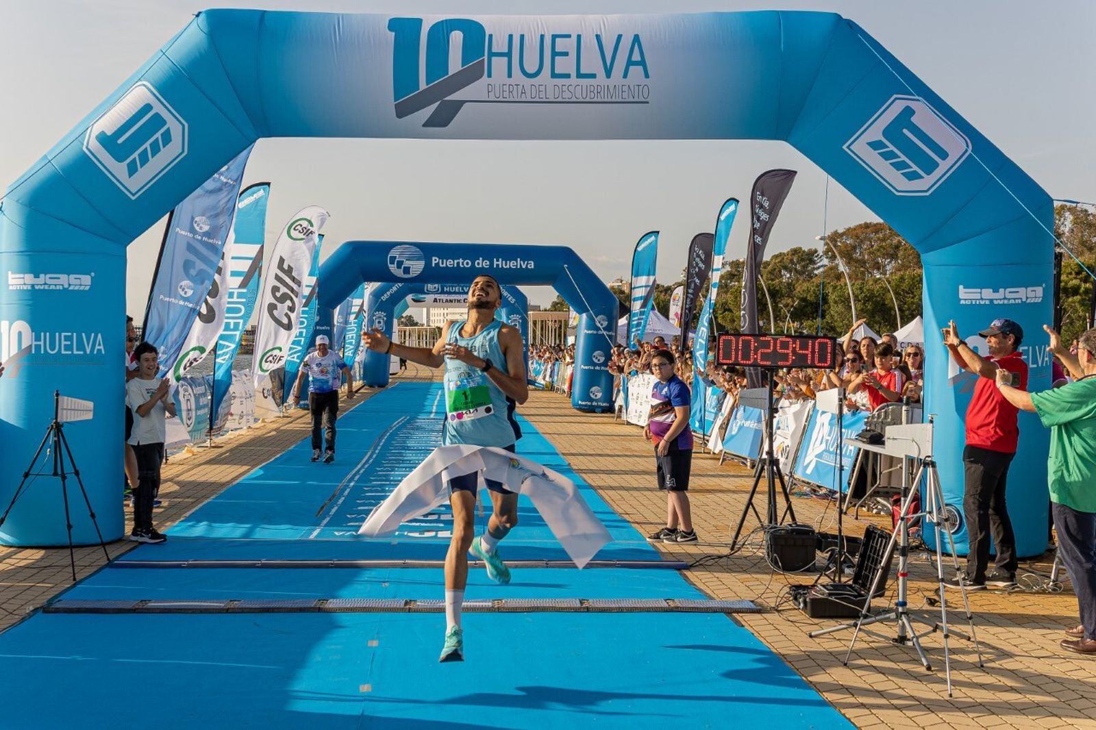 Zakaria Boufaljat ganó este año la 10K Huelva Puerta del Descubrimiento.