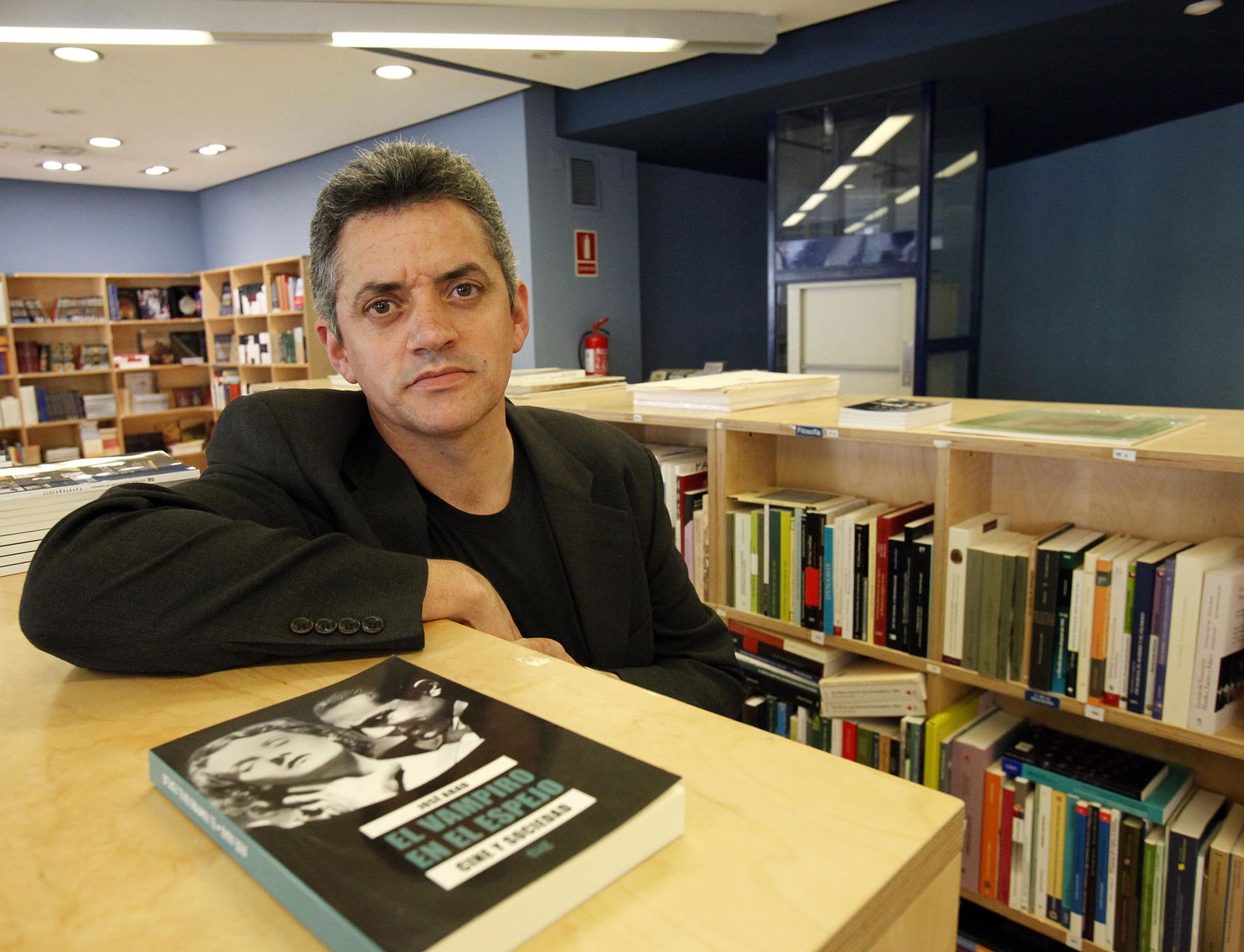 José Abad ingresa en la Academia de Buenas Letras