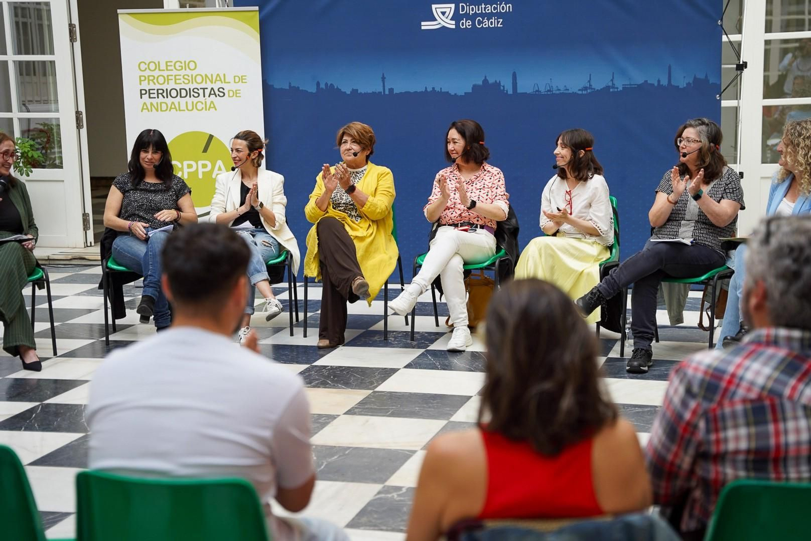 Periodistas de Cádiz durante la celebración de la tertulia.