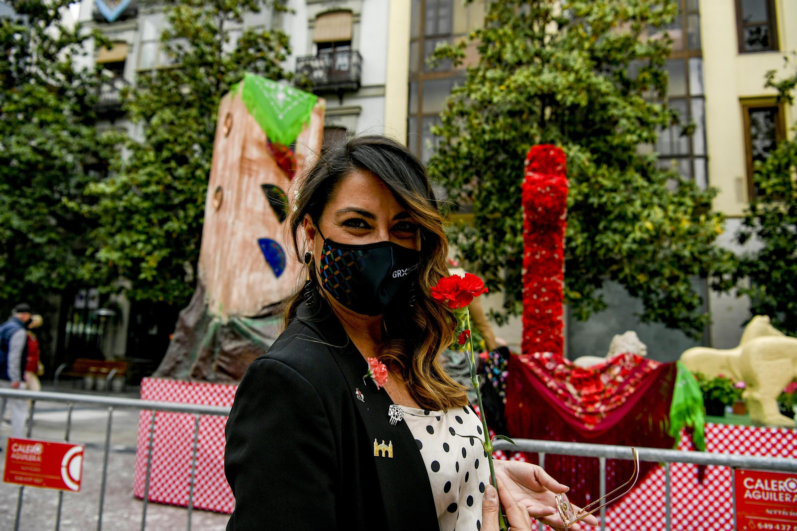 Fotos: el Día de la Cruz de Granada y su animada mañana