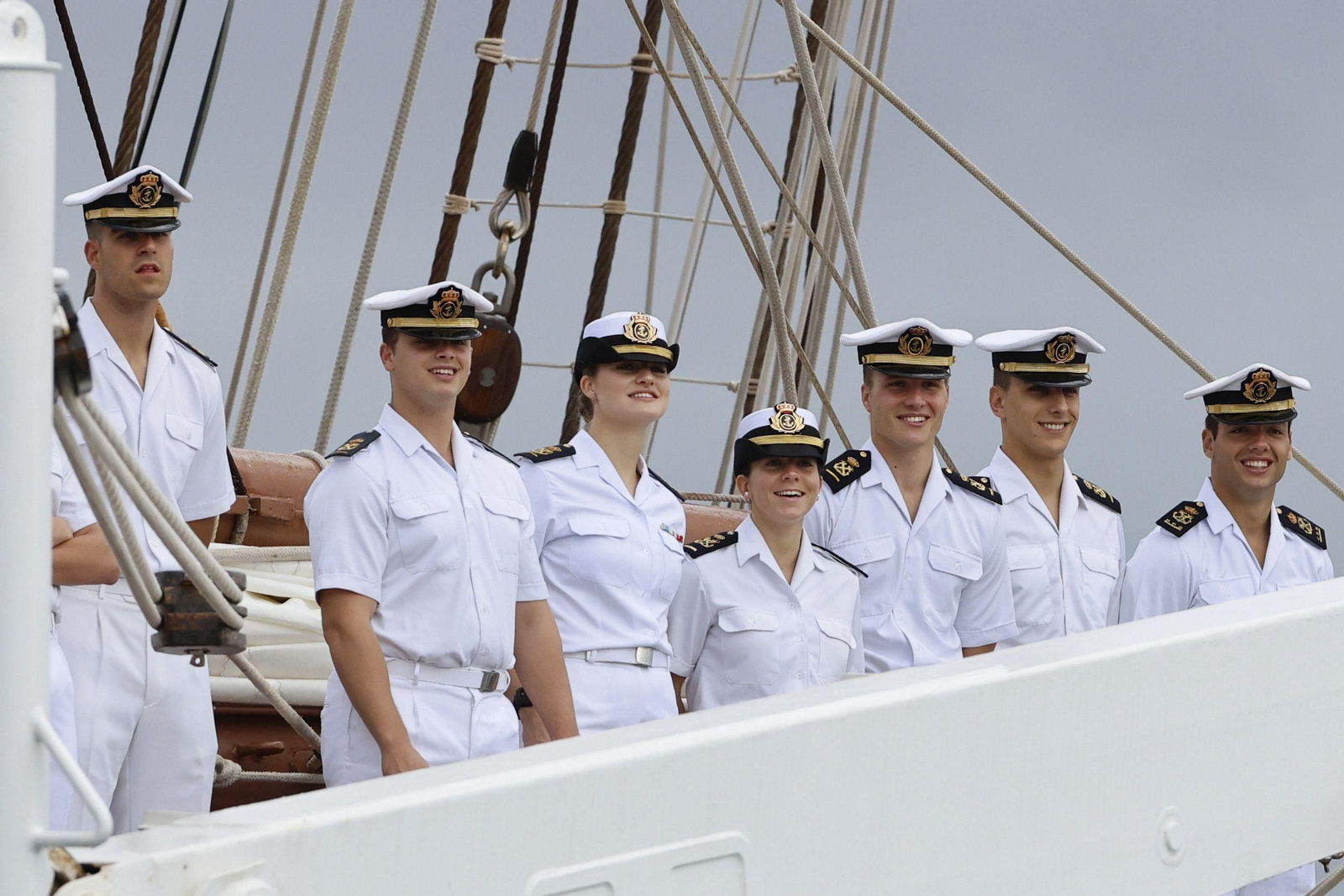 Las imágenes del rencuentro de la reina Letizia y la Princesa Leonor en el atraque del 'Elcano' en Panamá