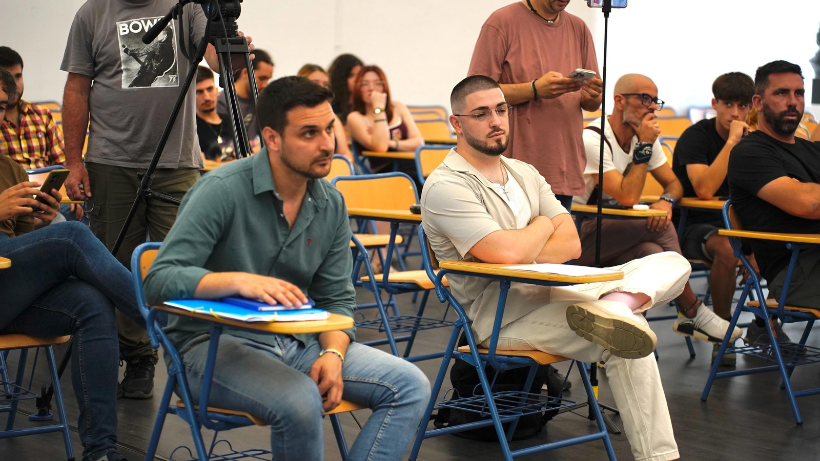 Fotos de la presentación de la campaña de abonados del Algeciras C.F en la Escuela de Arte de Algeciras