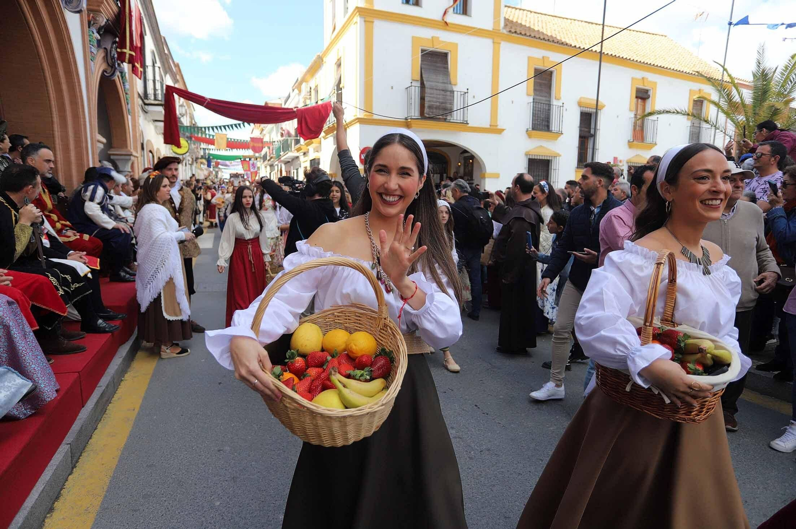 Imágenes del gran ambiente en la Feria Medieval de Palos de la Frontera, Huelva