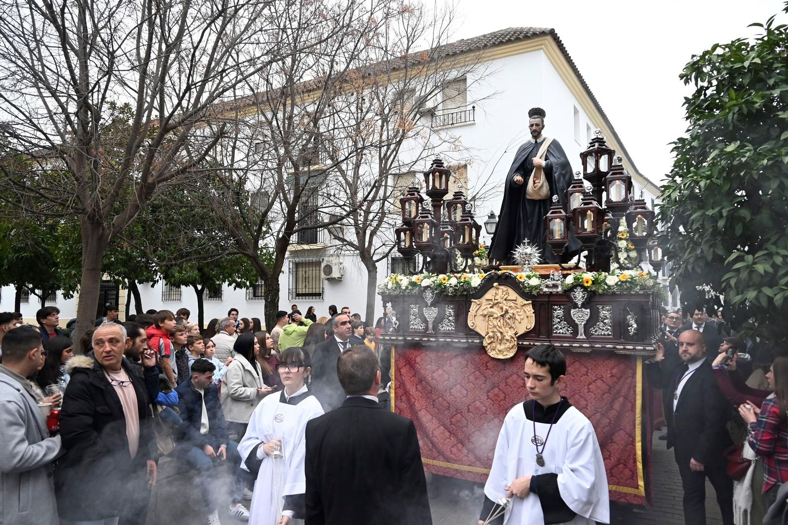 Las mejores imágenes de la procesión en Córdoba del Padre Cristóbal de Santa Catalina