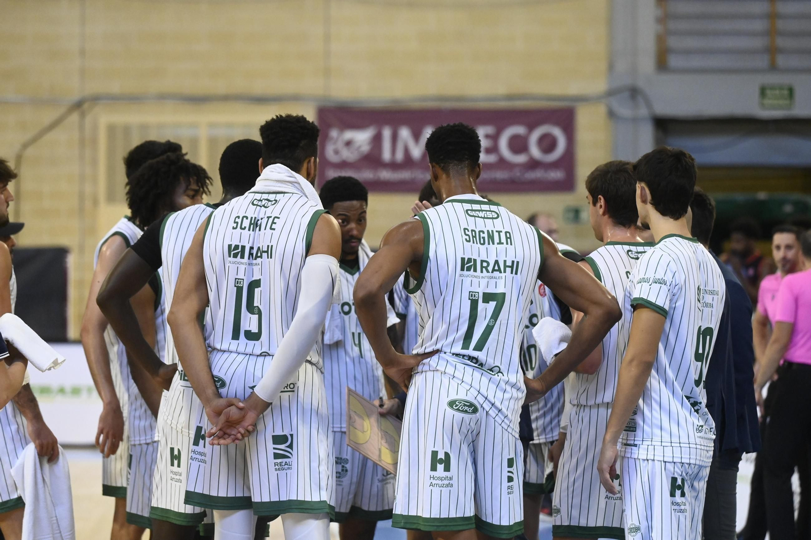 Las mejores fotos del ambiente en Vista Alegre para el Coto Córdoba - Logrobasket
