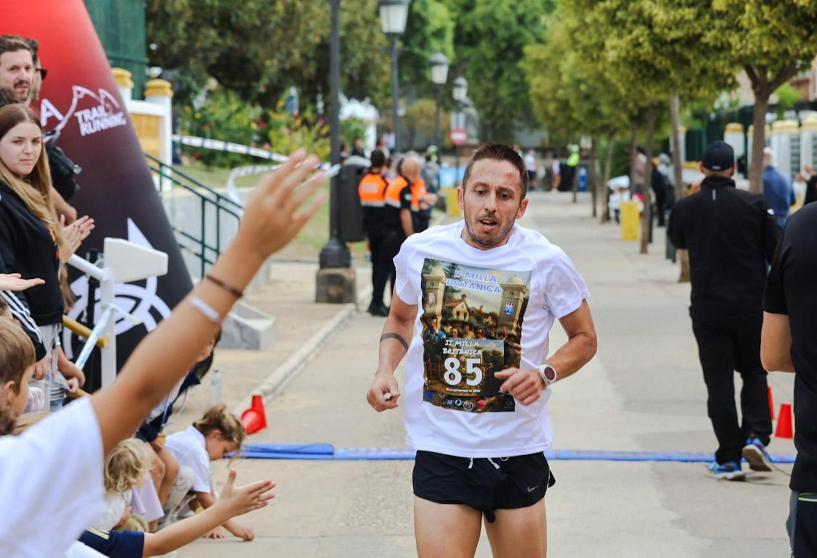 Imágenes de la 'II Milla Británica' en el Barrio Obrero con motivo de la Feria del Legado Británico