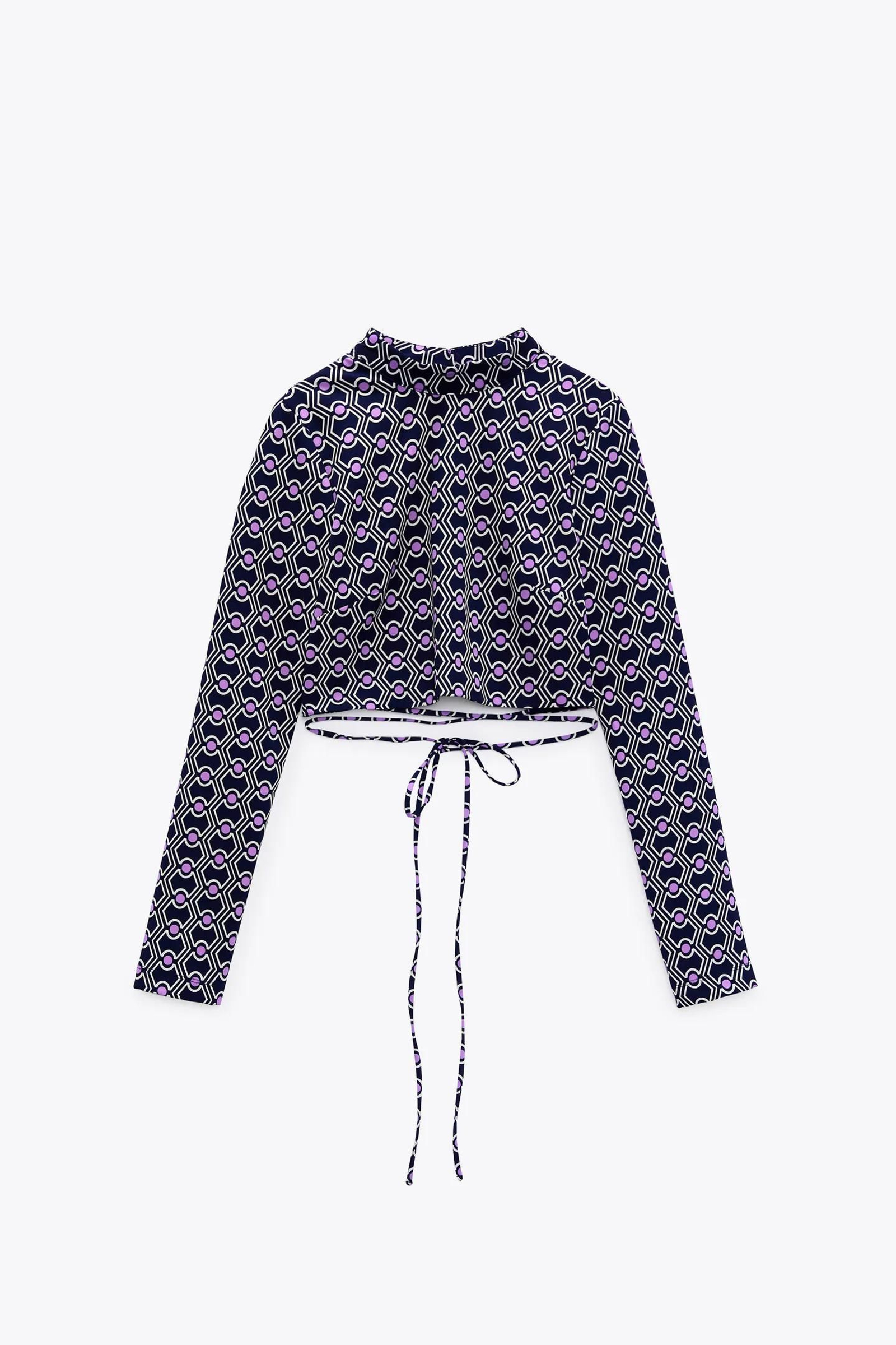 Top cropped con estampado retro de Zara.