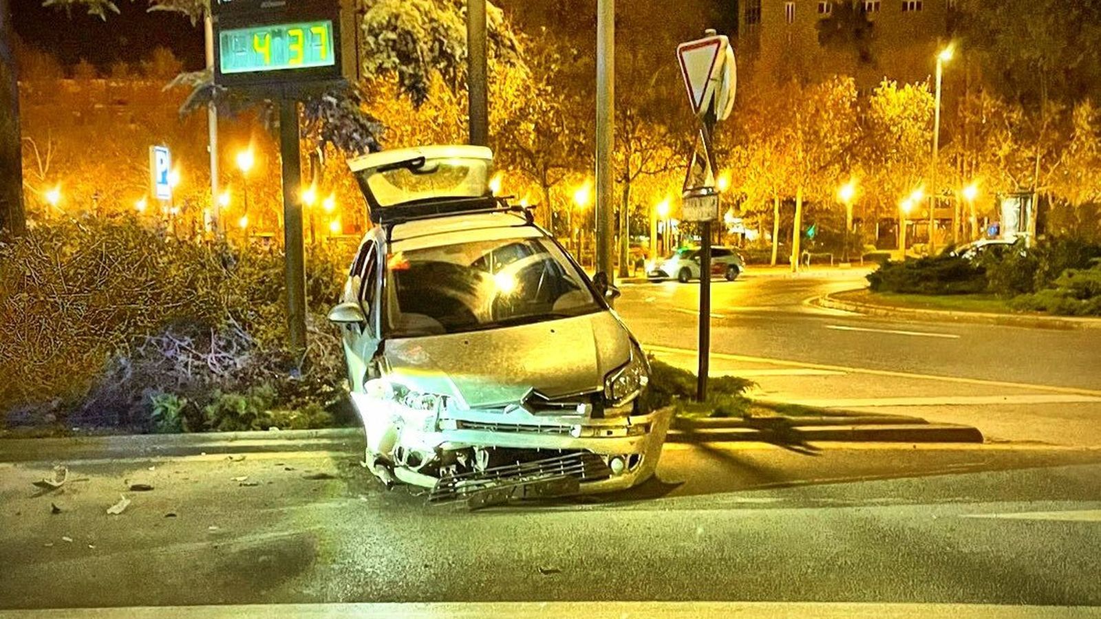 Vehículo accidentado en Granada