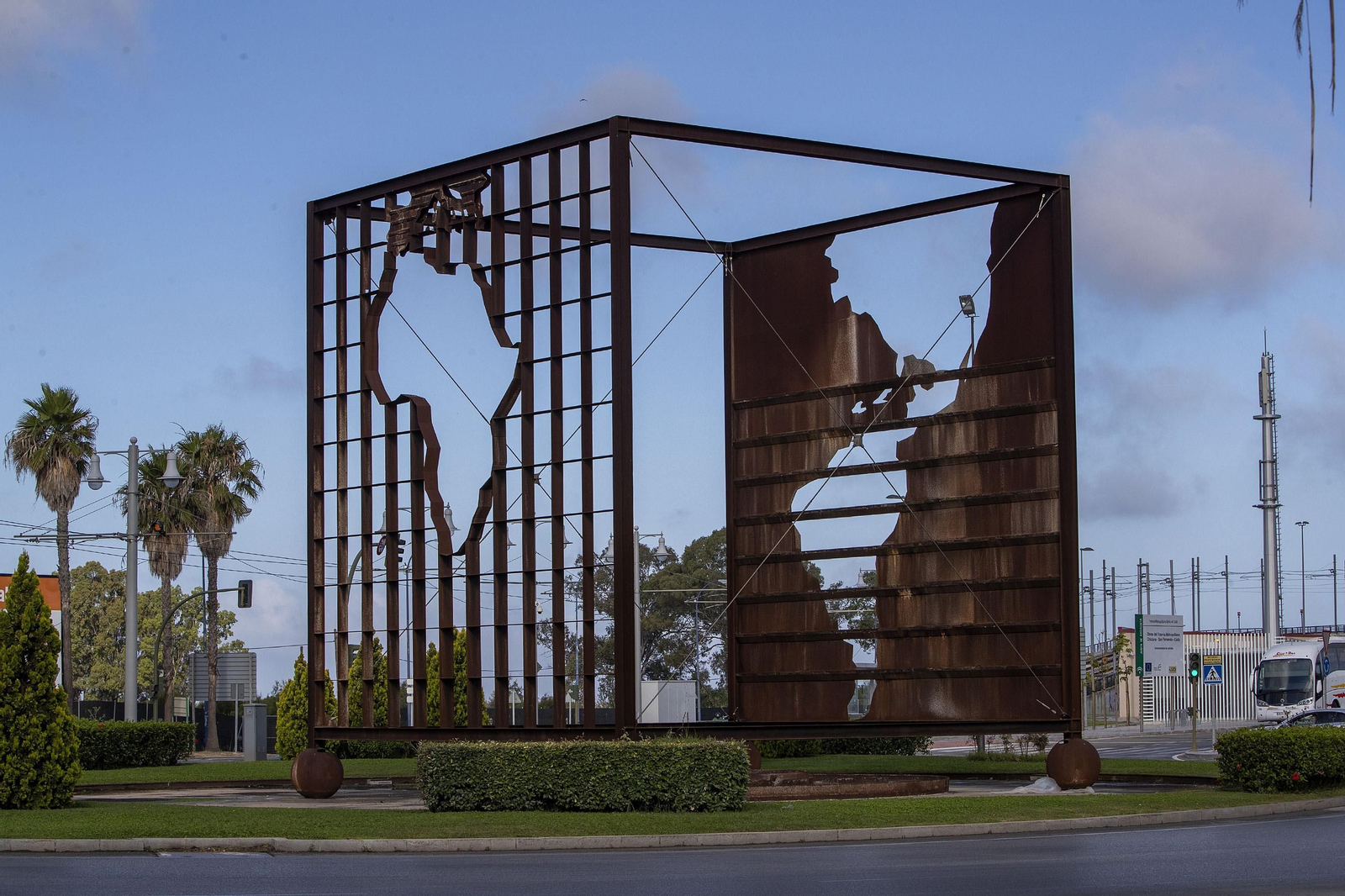 La fuente Tusquets, sin su base y sin la barca retirada hace un año.
