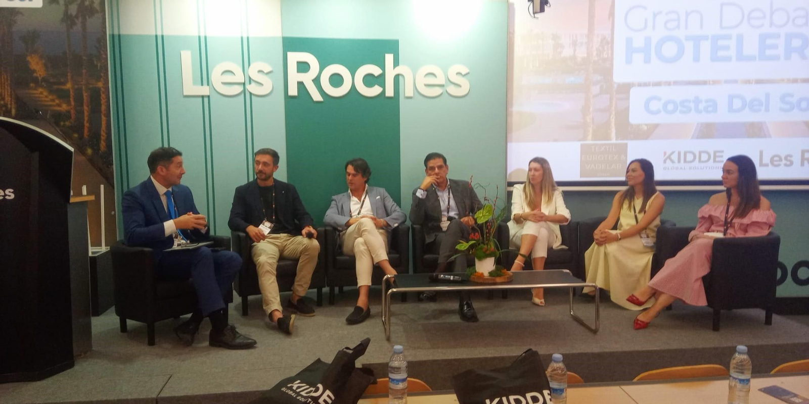 De izquierda a derecha, Carlos Díez de la Lastra, Ignacio Gómez, Julián Cabanillas, Jorge Manzur, Sandra Caballé, Mery Antoja y Noelia Castillo.