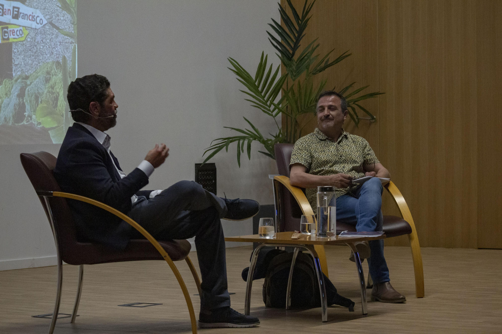 Fotos de la presentación del disco "Las Huellas de Dios" de José Carlos Gómez en la UCA