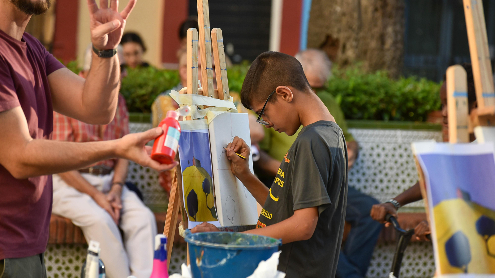 Las fotos del taller de dibujo para niños de la noche en blanco de La Línea