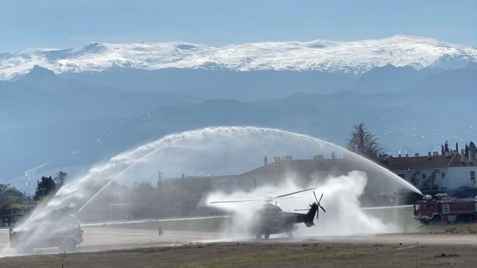Se jubila eb Granada un helicóptero que sirvió en la guerra de  Afganistán