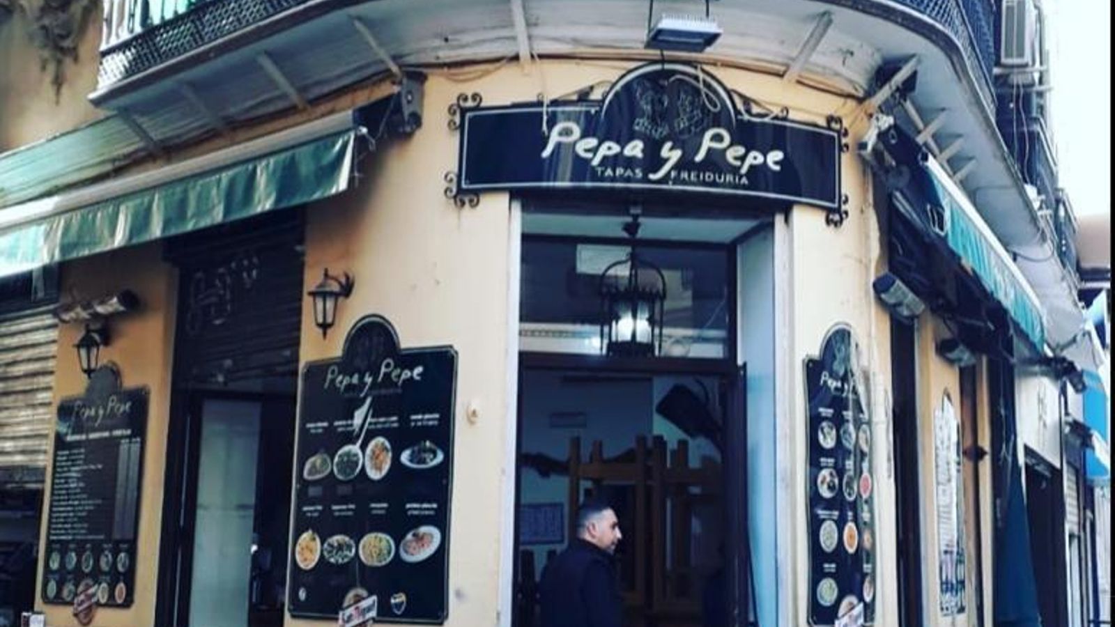 La taberna Pepa y Pepe en el centro de Málaga. La taberna Pepa y Pepe en el centro de Málaga.