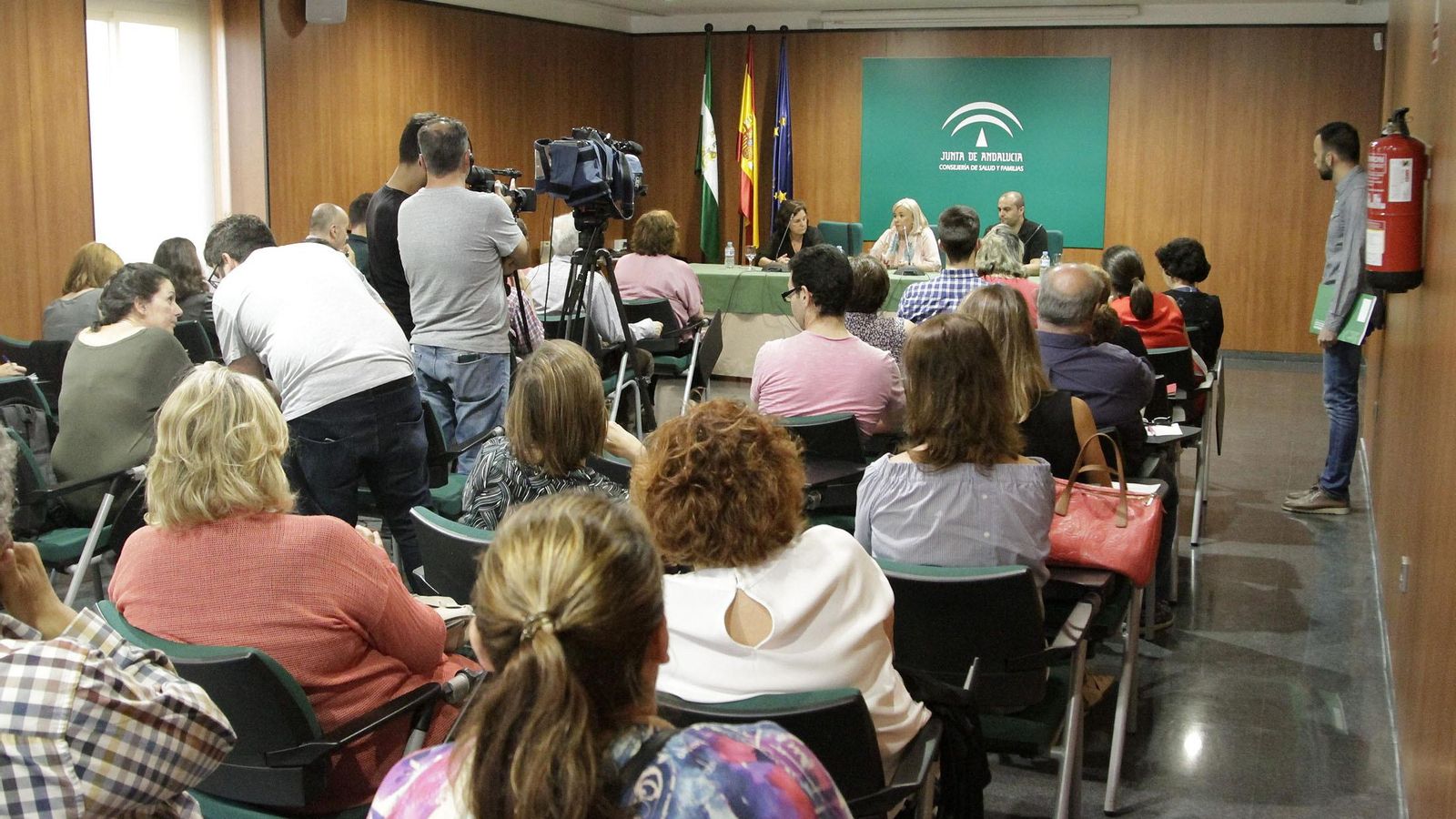 Profesionales sanitarios asistentes a la sesión informativa.