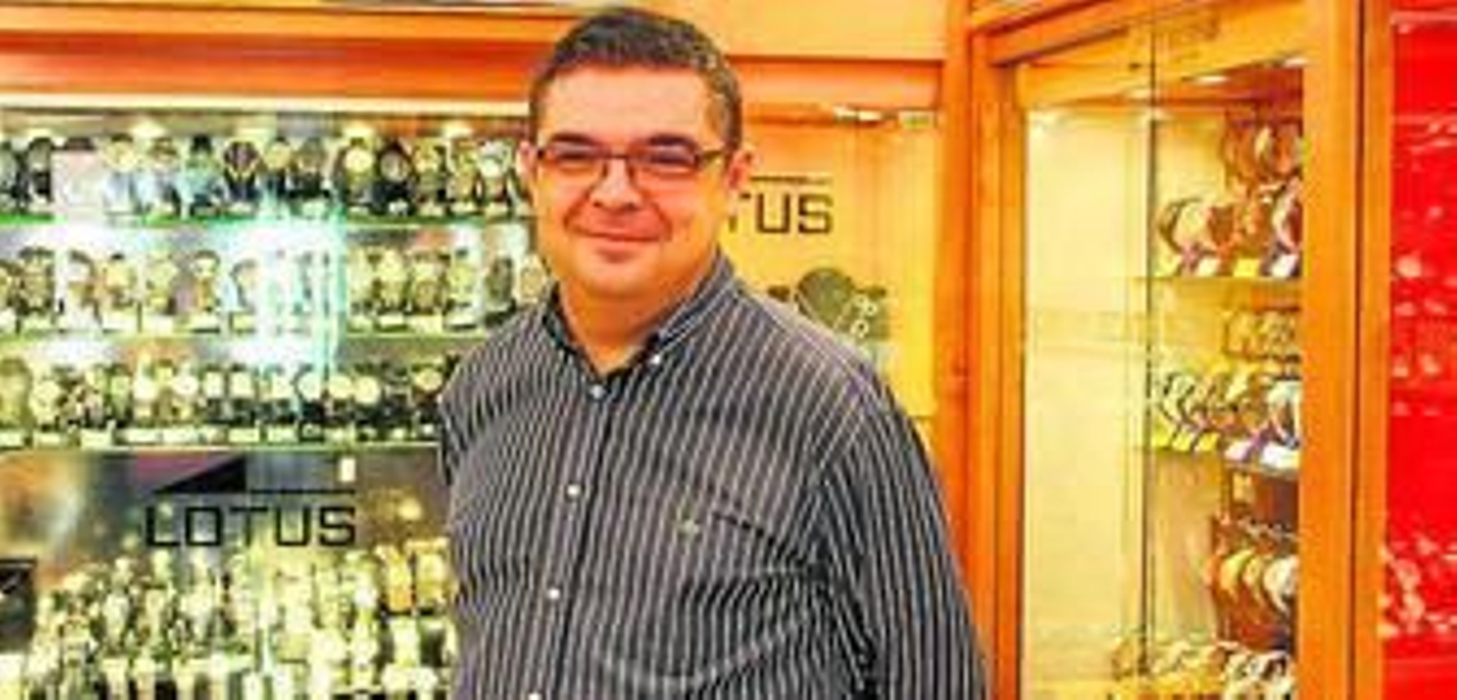 Fernando Villatoro, ayer en su joyería.