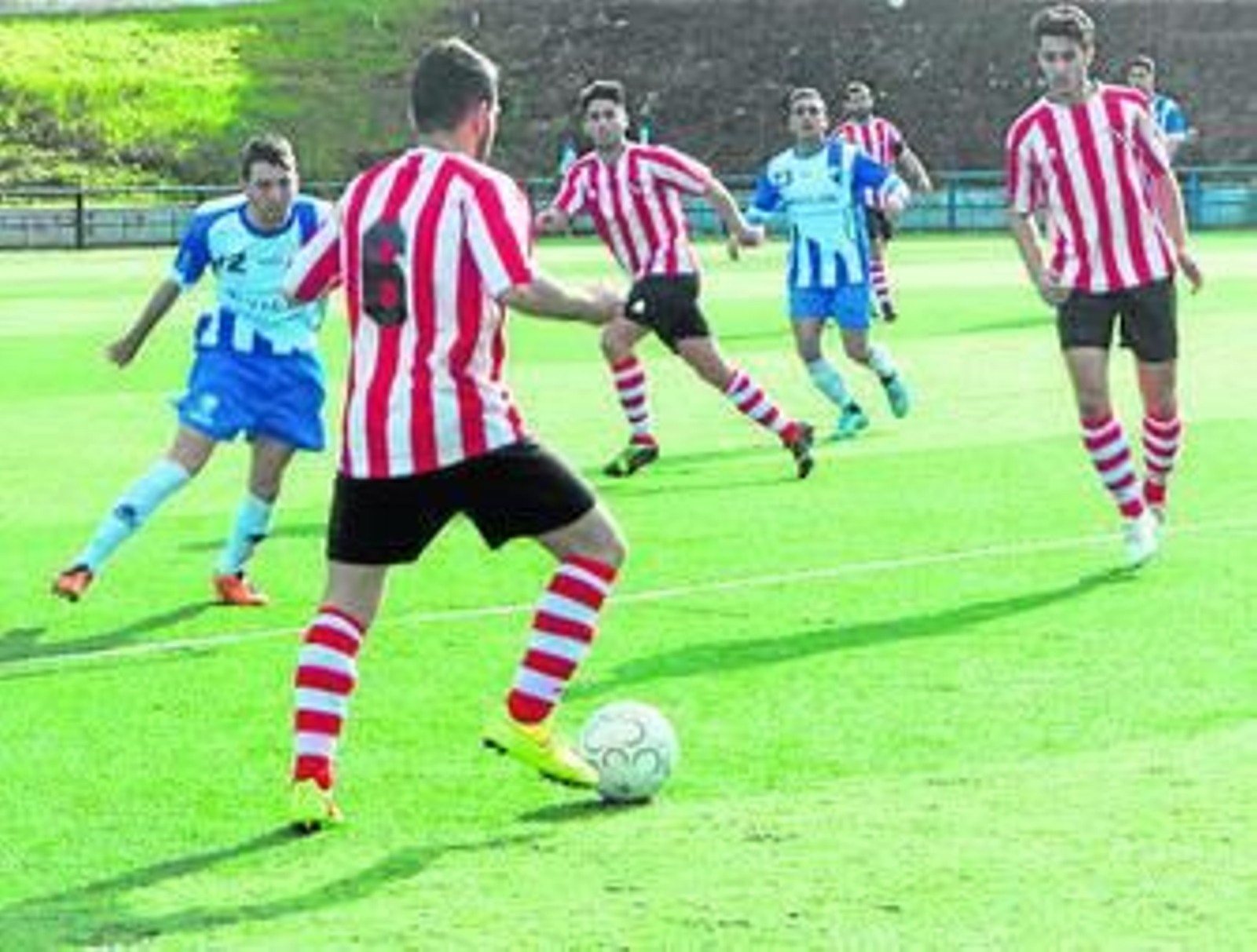 Un lance del encuentro de ayer entre el Aracena y el Tharsis.