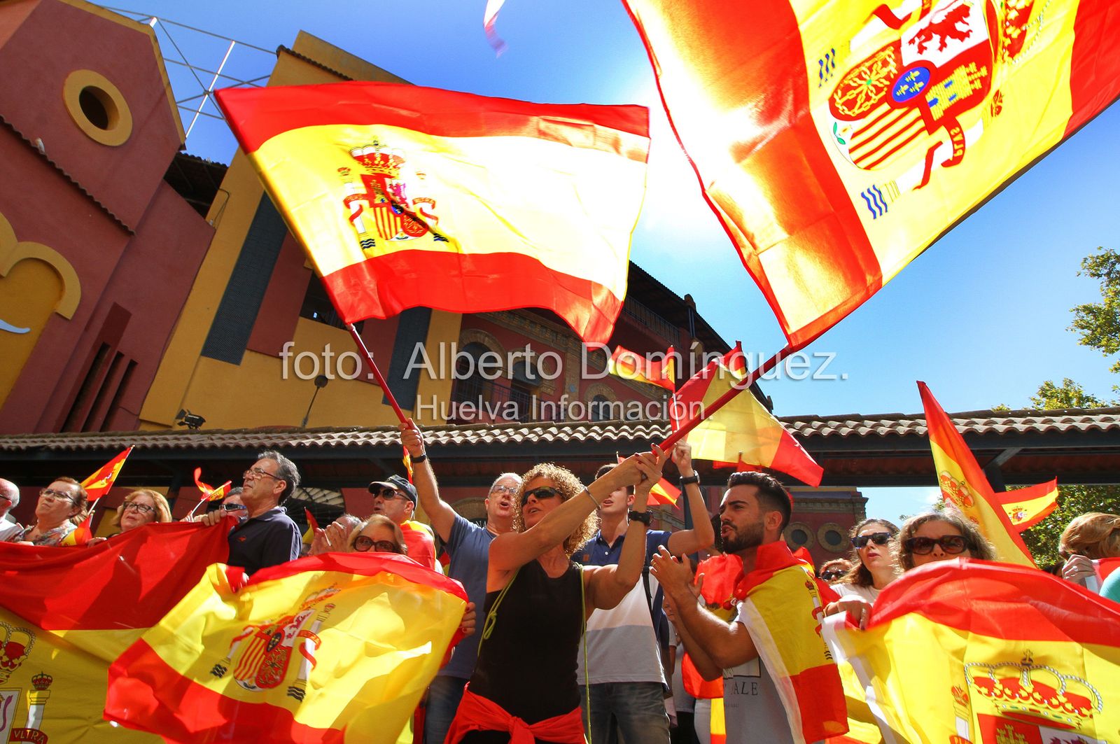 Imágenes de la expedición de Guardias Civiles de Huelva rumbo a Cataluña.