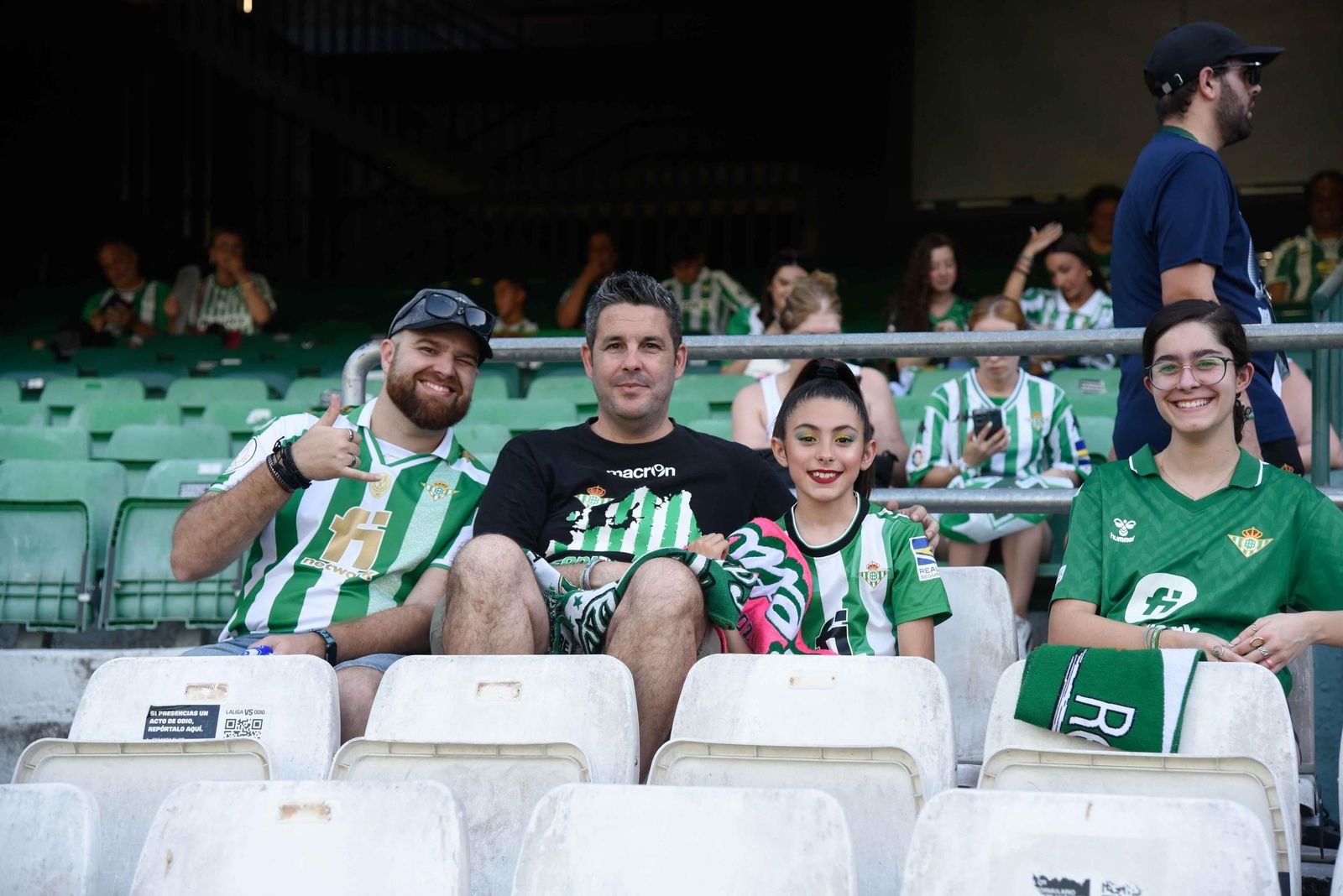 Las fotos de la afición del Betis en el Villamarín