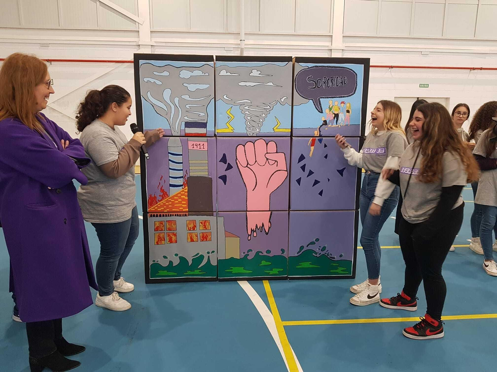 Imágenes del acto por el 8-M organizado en San Fernando con los institutos.