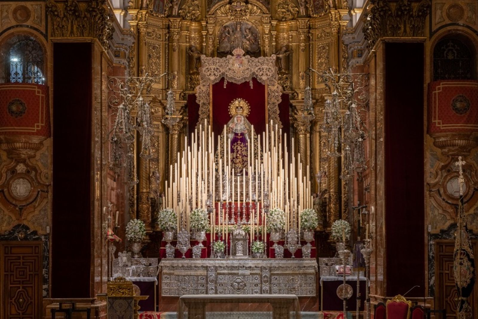 Altar de septenario de la Macarena