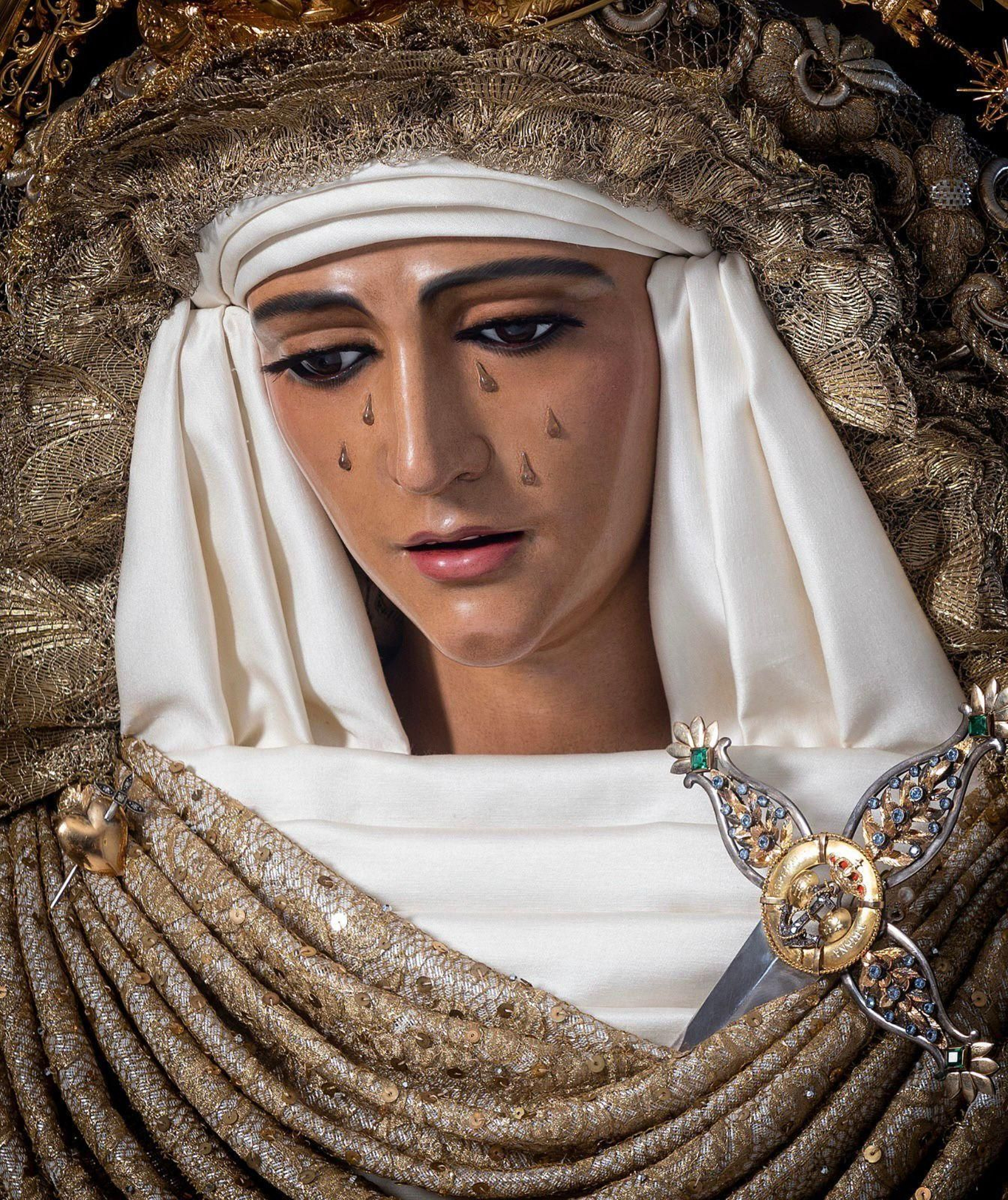 Primer plano del rostro de la Esperanza de Triana.