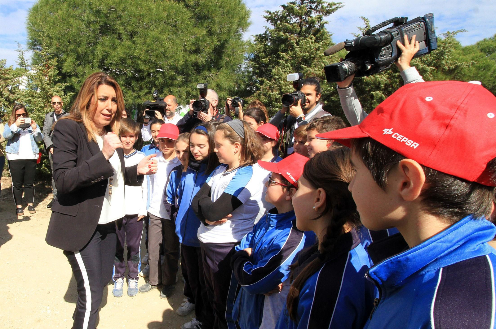 La presidenta de la Junta de Andalucía, Susana Díaz, y el consejero delegado de Cepsa, Pedro Miró, inauguran el proyecto 'Optimización de Aromáticos' de Cepsa, en imágenes