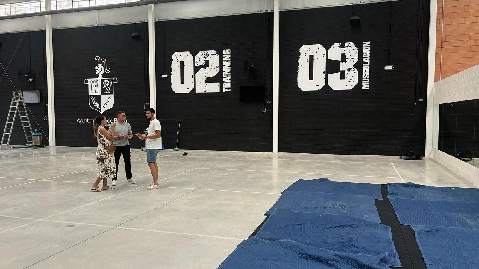 El alcalde ha visitado el gimnasio en el Pabellon de Berja.