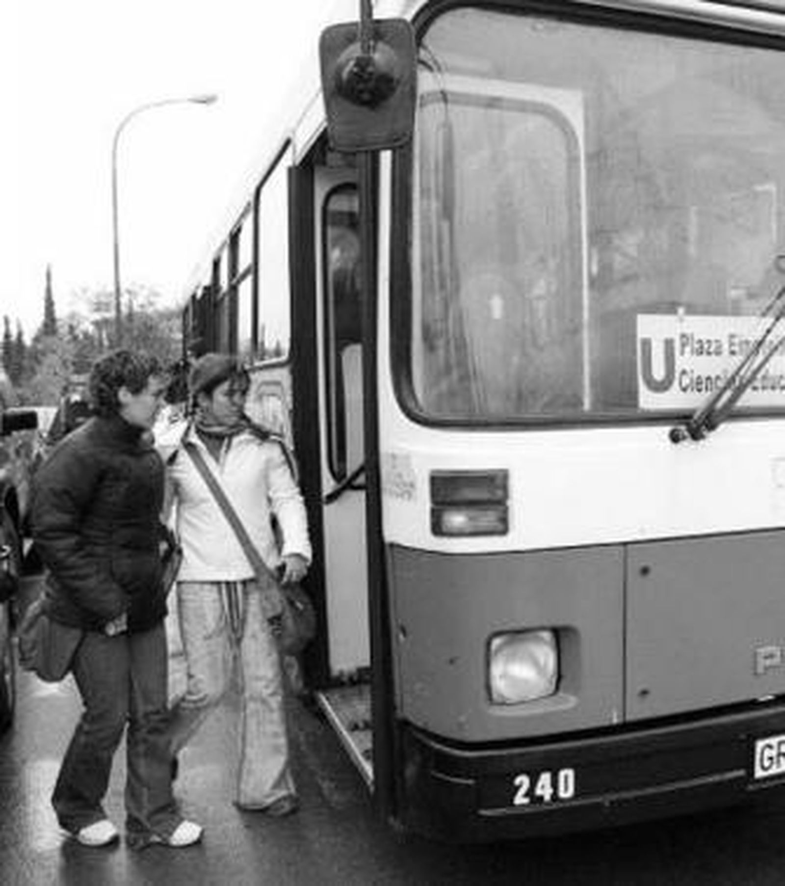 Utilizar el transporte público es una medida de ahorro.