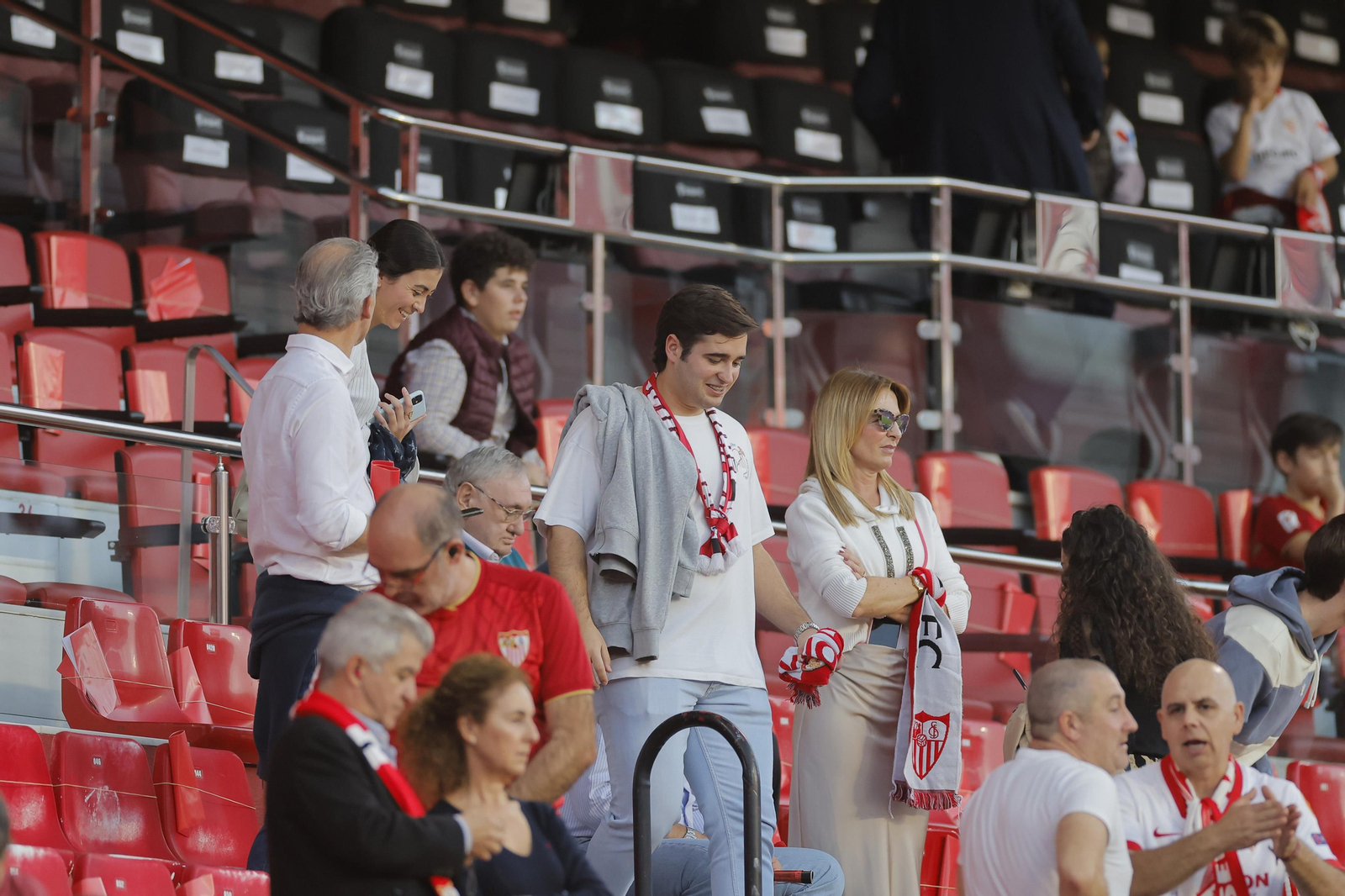 Búscate en las fotos del Sevilla-Betis