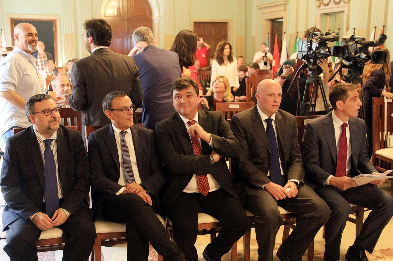 Imágenes de la recepción en el ayuntamiento a organizadores y participantes del Campeonato Europeo de Bádminton que se celebra en Huelva