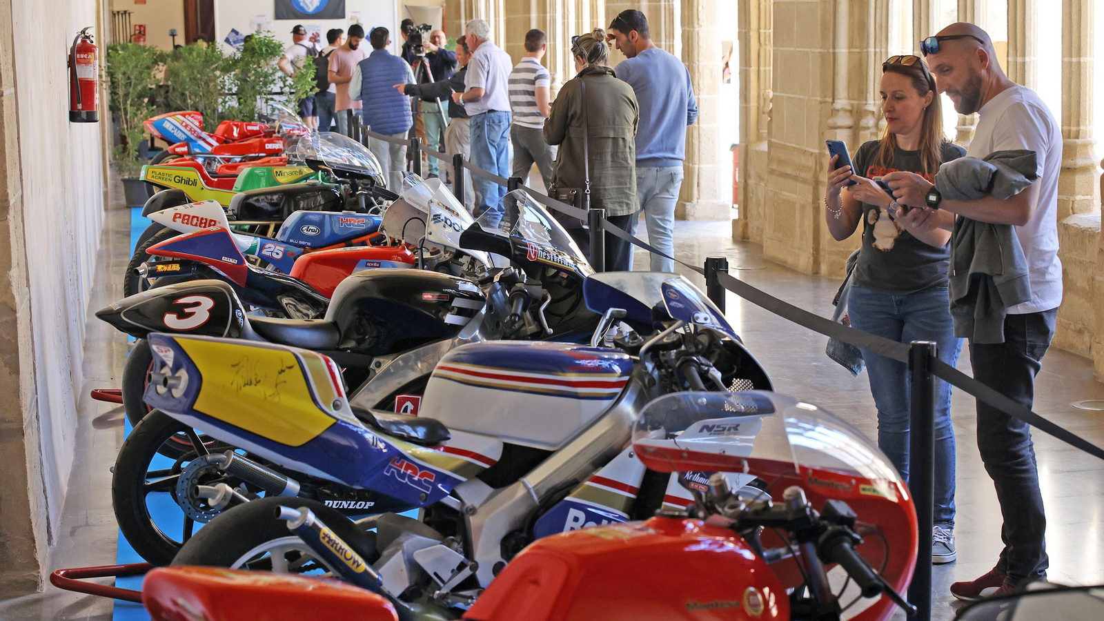 Exposición de motos clásicas y últimas novedades en Jerez por el Gran Premio
