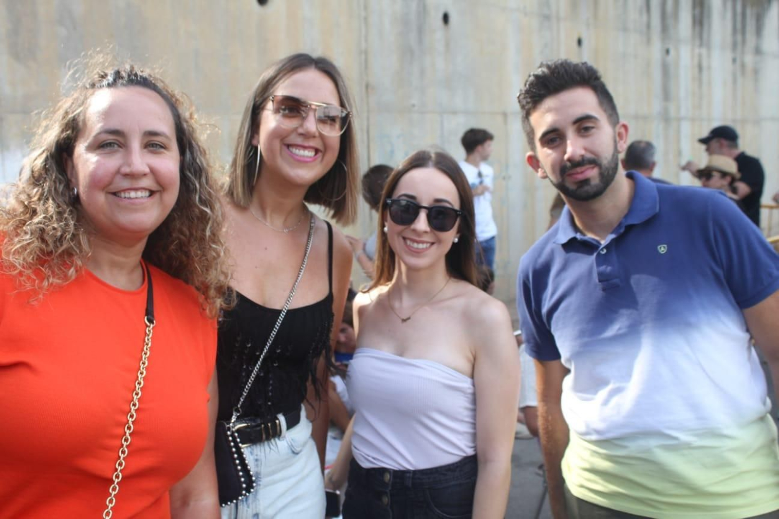 Búscate en el concierto solidario al que acudieron 10.000 personas en Ubrique