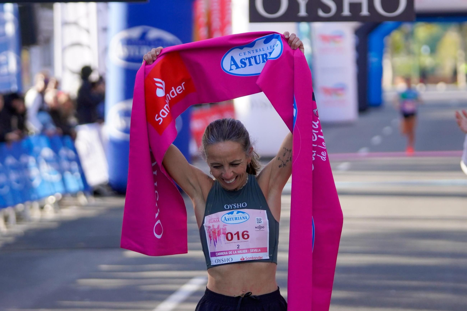 La sevillana Carmen Gutiérrez entra en la meta como ganadora por quinto año consecutivo.
