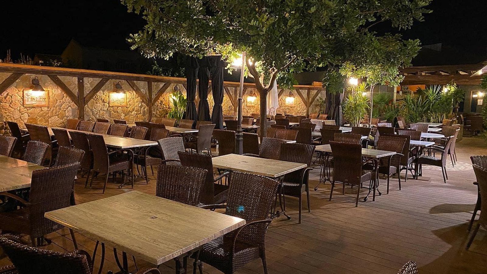 Terraza del restaurante Barca Pizza, en La Barca.