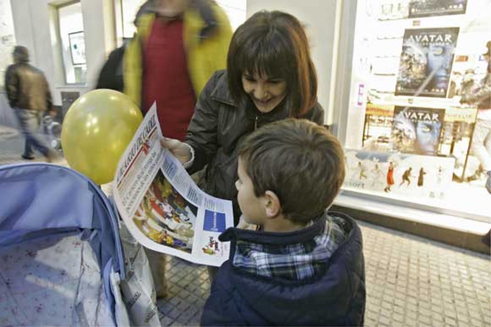 El Paje Real finaliza su misión en Cádiz tras haber recogido las cartas que los niños han redactado para los Reyes Magos.