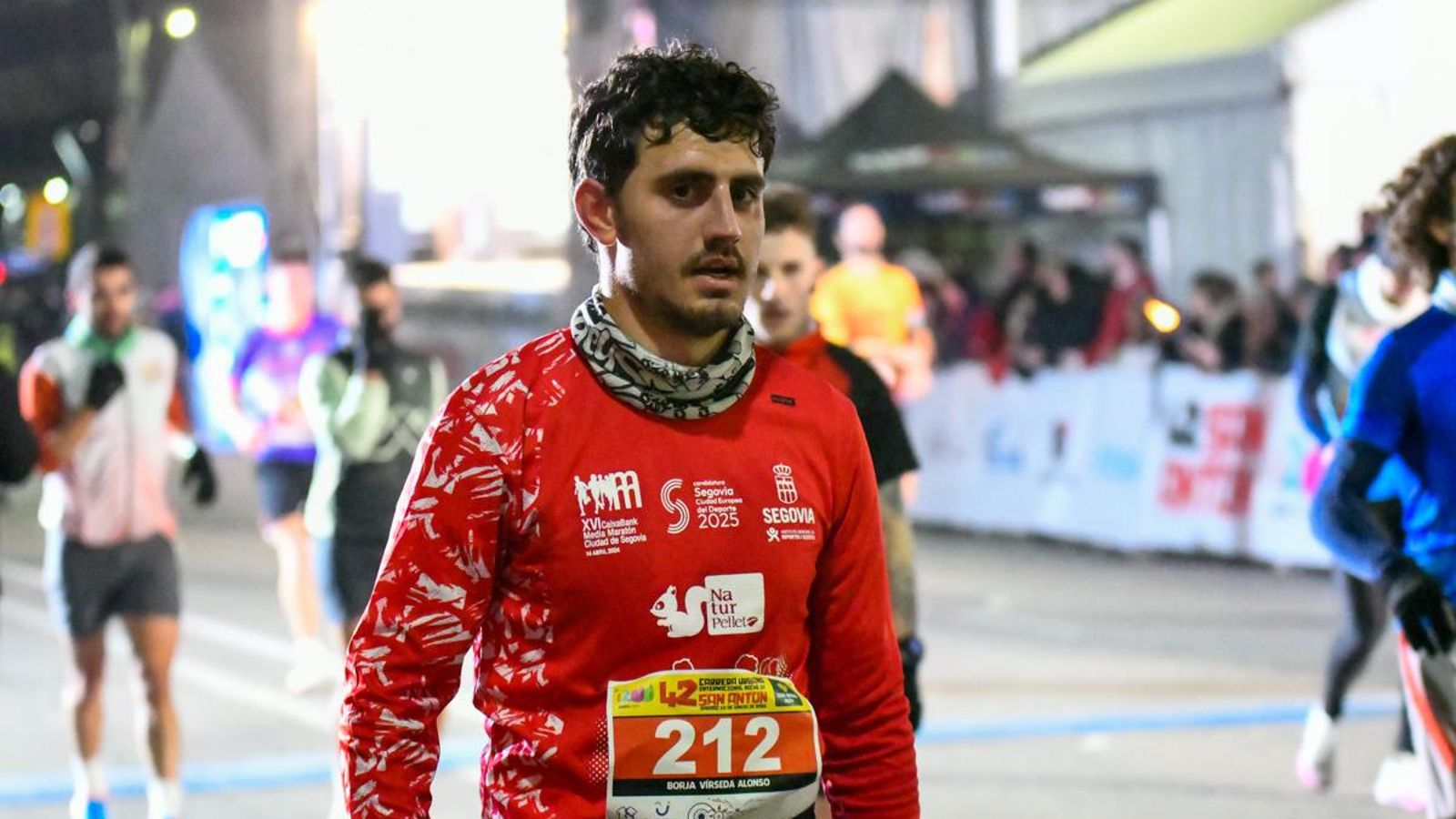 En imágenes: búscate en tu llegada a meta de la Carrera de San Antón 2025 (2)