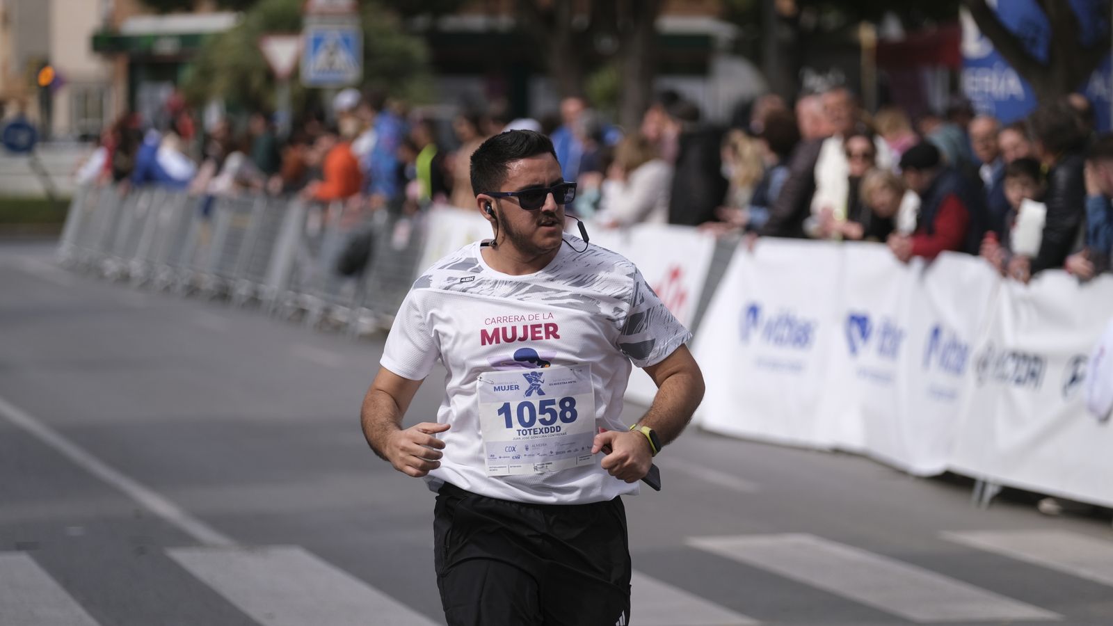 Imágenes de la Carrera de la Mujer 2023 en Almería